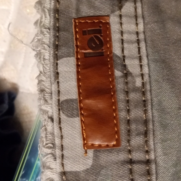 lei Ashley low-rise army camo short shorts - Picture 6 of 6